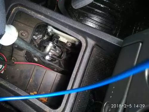 Как заменить втулку на рычаге КПП автомобиля ВАЗ Приора - пошаговая инструкция с фотографиями и видео