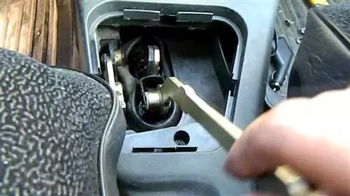 Проблемы с передней подвеской автомобиля Nissan Primera P11 - как устранить стук и предотвратить повреждения?