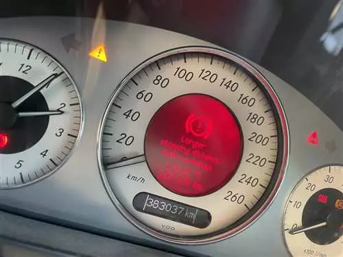 Почему появляется ошибка тормозов в автомобиле Мерседес W211 - причины и способы устранения