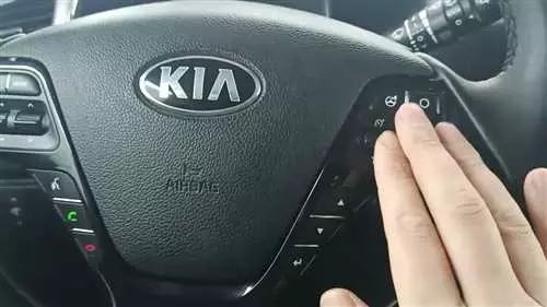 Подробное описание функций и обозначения кнопок на мултируле автомобиля Kia Ceed 2013