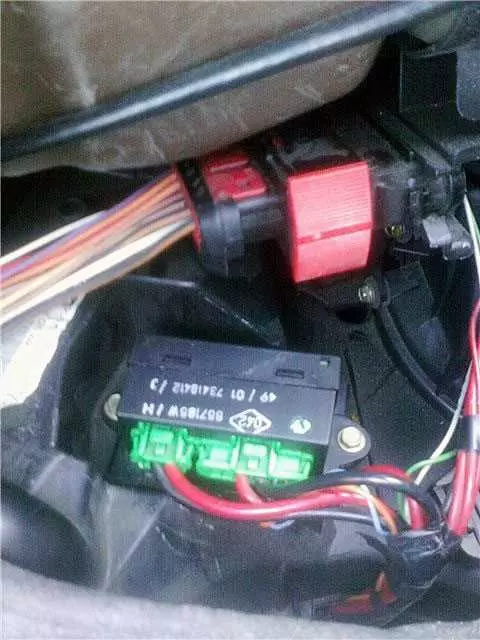 Почему не работает вентилятор печки в автомобиле Рено Сценик 2 с системой климат-контроля и как это исправить