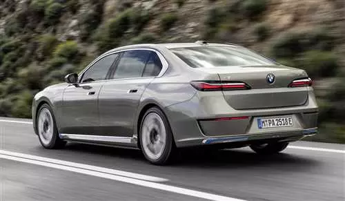 Смотрите первые уникальные фото новой BMW 7 Серии – самой роскошной модели немецкого автопроизводителя в 2022 году!