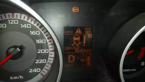 Где находится датчик температуры охлаждающей жидкости в автомобиле Шевроле Ланос?