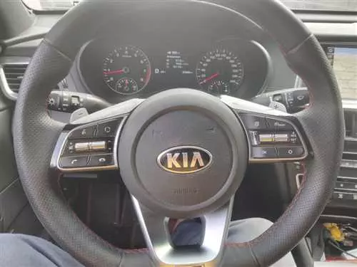 Почему руль шумит при повороте автомобиля Kia Rio 4 и как решить эту проблему?