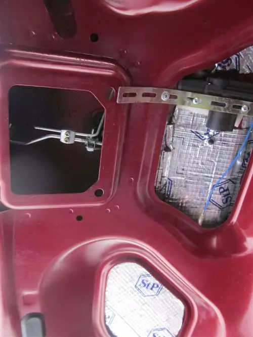 Как установить Активатор замка багажника Рено Логан для удобного использования автомобиля