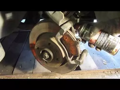 Как заменить передние тормозные колодки на автомобиле Рено Логан 2 быстро и безопасно - пошаговая инструкция с фото и видео