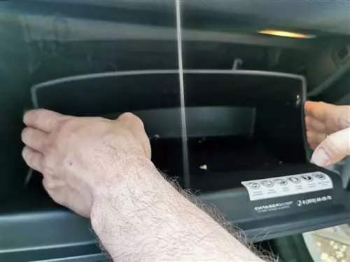 Как самостоятельно снять бампер с автомобиля Dodge Caliber - пошаговая инструкция и полезные советы