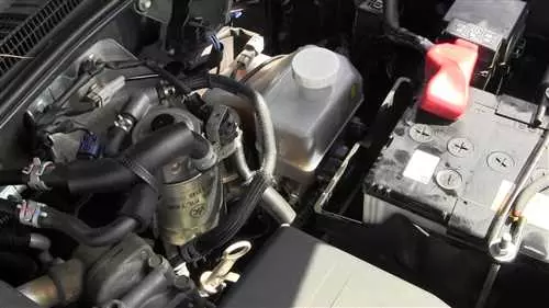 Как правильно сливать бензин с Toyota Camry 40 безопасно и эффективно