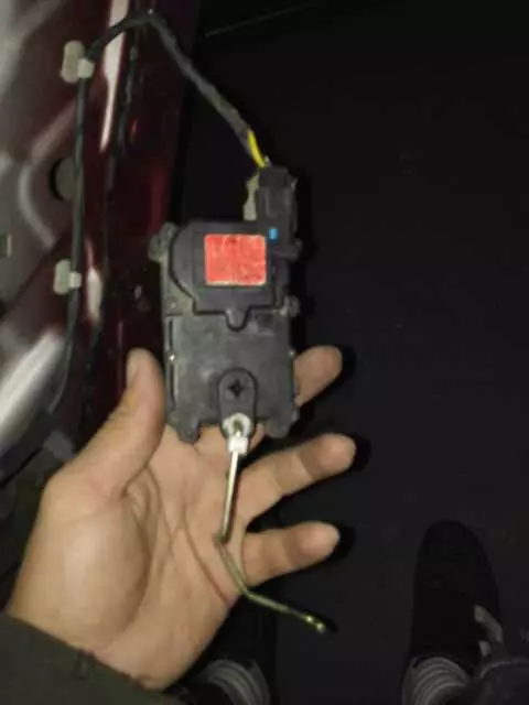 Замена замка двери автомобиля Hyundai Accent (ТагАЗ) - подробная инструкция с фото и видео
