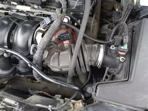 Как определить расположение датчика коленвала на автомобиле Mercedes-Benz w124 с двигателем 103?