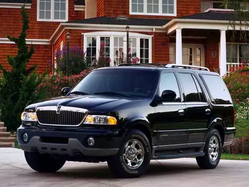 Сравнение Lincoln Navigator и Chevrolet Tahoe - какой внедорожник лучше выбрать?