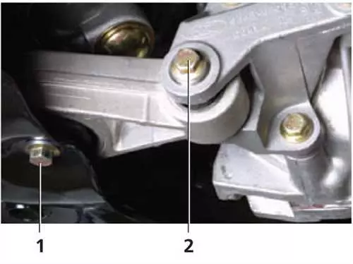 Как заменить заднюю подушку двигателя на Mitsubishi Lancer 9 - подробная инструкция с фото
