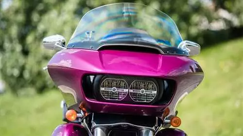 Замечательный тест-драйв мотоцикла Harley-Davidson Road Glide Ultra - погружение в мир незабываемого комфорта и свободы на граните дороги!