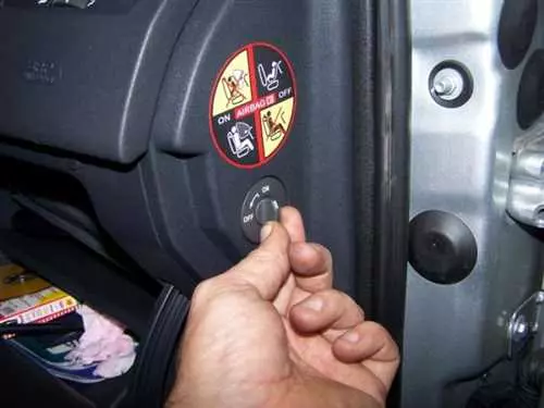 Как правильно перезагрузить магнитолу Тойота - пошаговая инструкция для автовладельцев