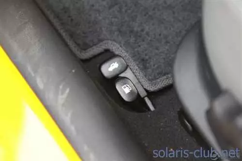 Как открыть багажник на автомобиле Hyundai Solaris