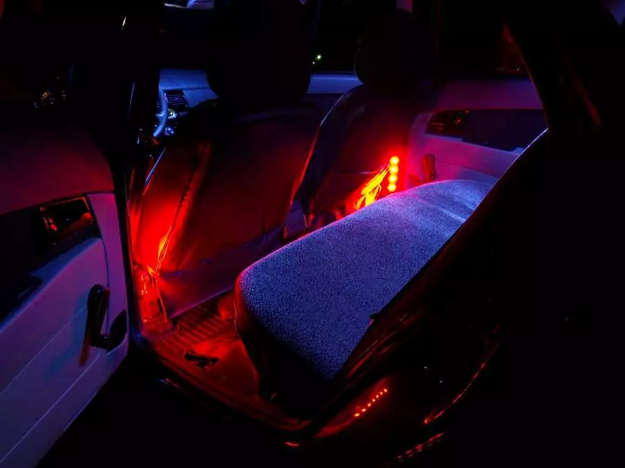 Подключение светодиодной ленты на автомобиль ВАЗ Приора - подробная инструкция с фотографиями и схемой подключения