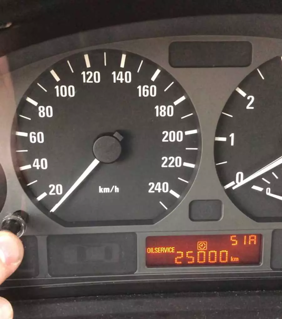 Как правильно сбросить индикатор сервиса на автомобиле BMW Е46 без посещения сервисного центра