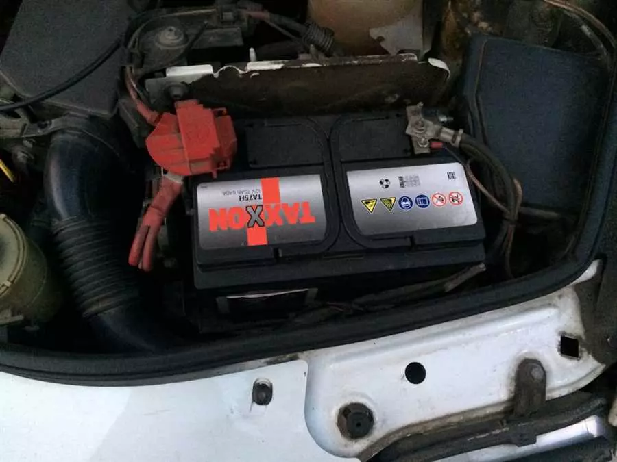 Как правильно снять аккумулятор автомобиля Лада Ларгус - подробная инструкция с пошаговыми фото