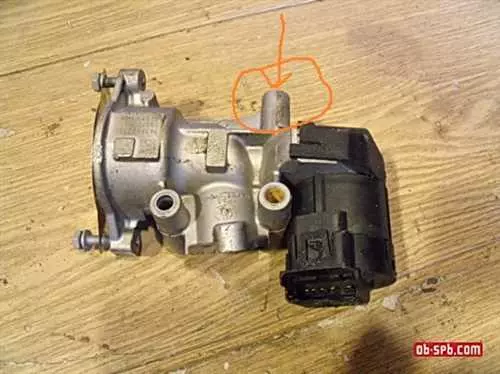 Как правильно снять клапан ЕГР на автомобиле Ford Mondeo 4 с двигателем 2 литра бензин?