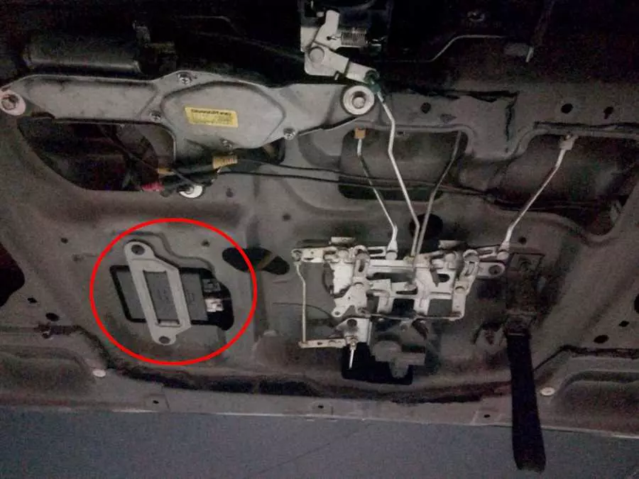 Как открыть капот на ГАЗ-53, если порвался тросик