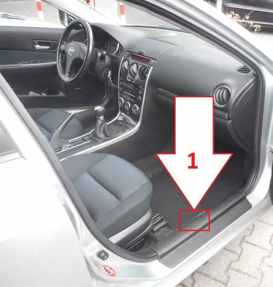 Где находится VIN код автомобиля Mazda 6 и как его найти?
