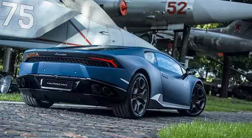 Эффектный премиальный спорткар Lamborghini Huracan Avio впервые представлен в Москве