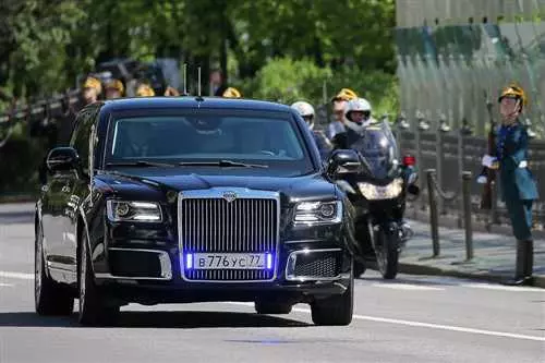 Путин приехал на инаугурацию на лимузине проекта Кортеж и вызвал несказанное восхищение своим стильным автомобилем!