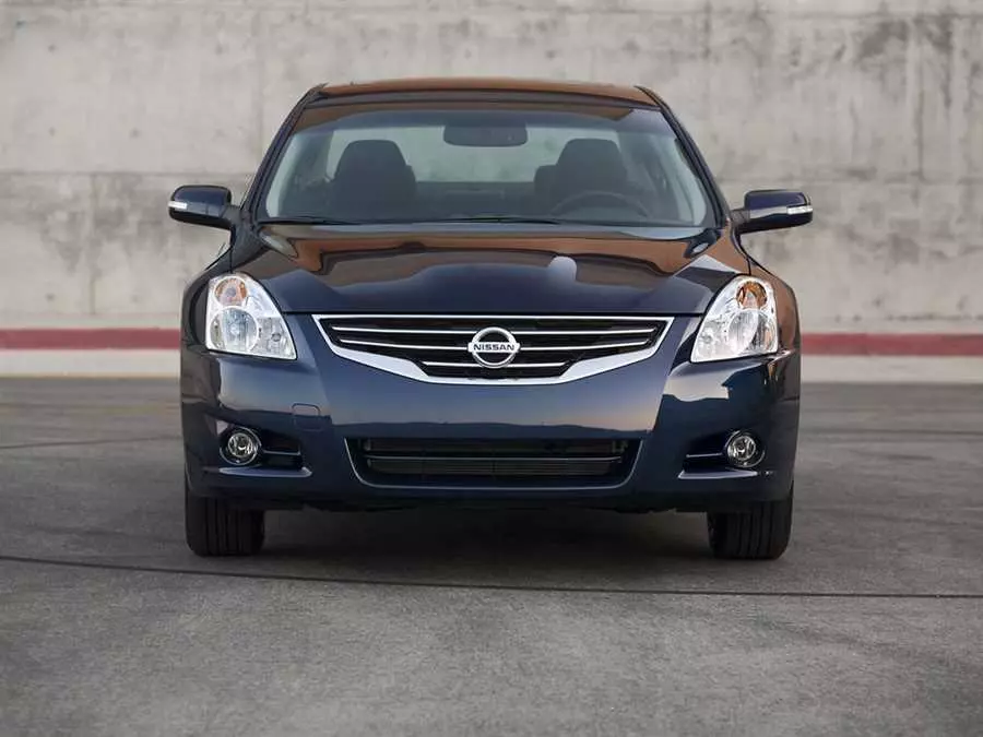 Самый большой седан Nissan - подробный обзор модели, ее характеристики и достоинства
