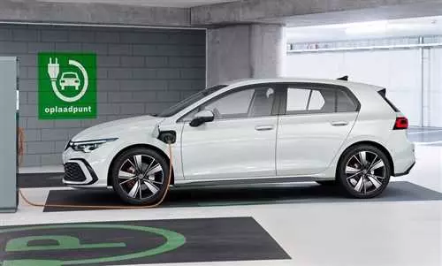 Seat Leon нового поколения - крупнее VW Golf и с гибридной версией