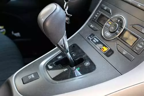 Проблема с водительским стеклоподъемником Mazda 6 - причины неисправности и способы ее устранения
