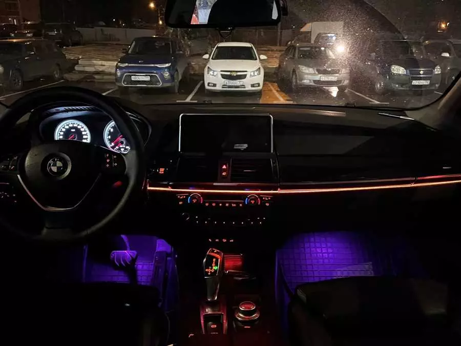 Добавляем подсветку в салон BMW для создания атмосферы роскоши и комфорта