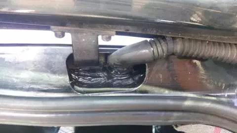 Почему в багажнике Skoda Octavia A5 накапливается вода? Причины и возможные исправления