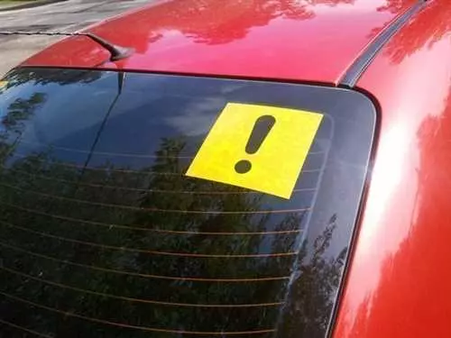Когда правительство позволит водителям отказаться от использования знака Шипы на автомобилях - вопрос к МВД