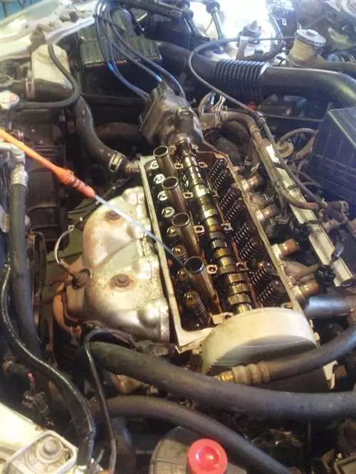 Как правильно заменить маслосемные колпачки на двигателе Honda Civic D15B