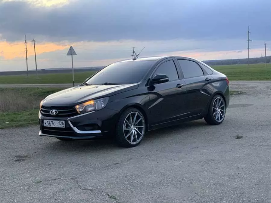 Какие изменения привнесло занижение Lada Vesta 30 в внешний вид и характеристики автомобиля?